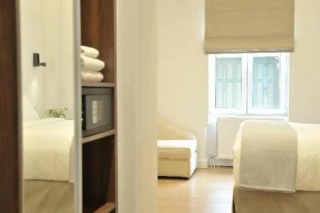 Acropolis Ami Boutique - 31