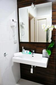 Golden City & Spa - 12