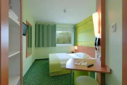 B&B Berlin-Airport - 7