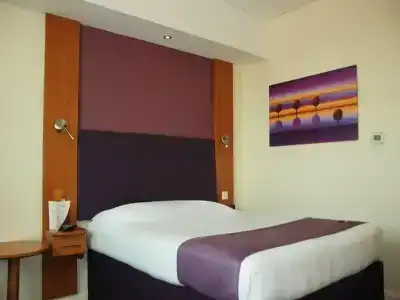 Premier Inn Dubai International Airport - 61