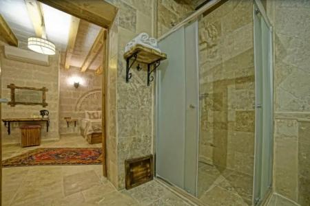 Risus Cave Suites - 33