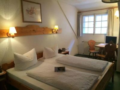 Blaue Gams ***S - 51