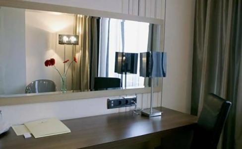 Cosmopolitan & Wellness - 56