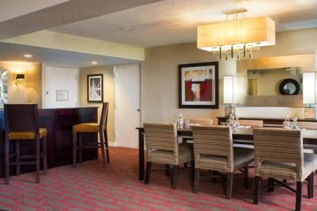 LaGuardia Plaza - 12