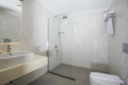 Moonshine & Suites - 72