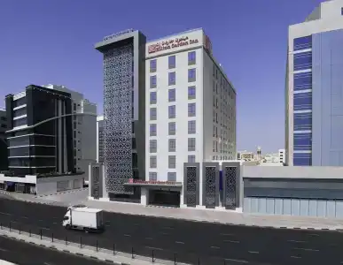 Hilton Garden Inn Dubai Al Muraqabat - Deira - 9