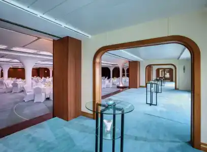 Queen Elizabeth 2 - 23