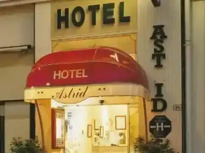 Astrid Caen centre