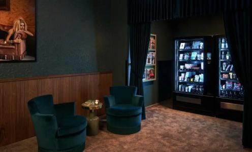 Gekko House Frankfurt, a Tribute Portfolio - 48