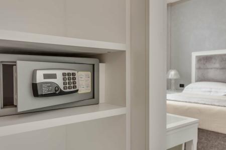 Rivoli Boutique - 18