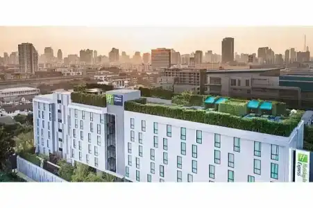 Holiday Inn Express Bangkok Soi Soonvijai, an IHG - 11