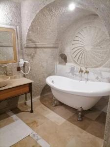 Sarnich Cave Suites - 24