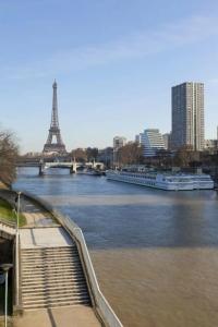 Le 7 Eiffel by Malone
