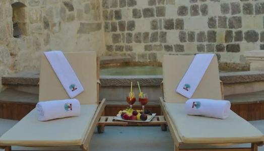 Phocas Cave Suites - 8