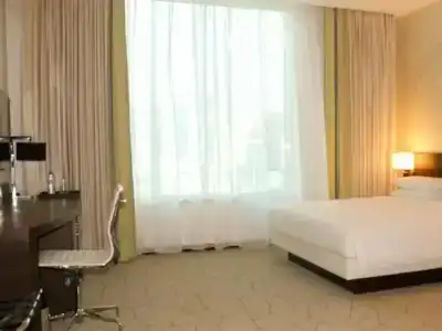 Hyatt Place Dubai Baniyas Square - 32