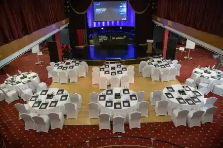 Queen Elizabeth 2 - 14