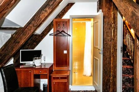 Three Crowns Residents - 34