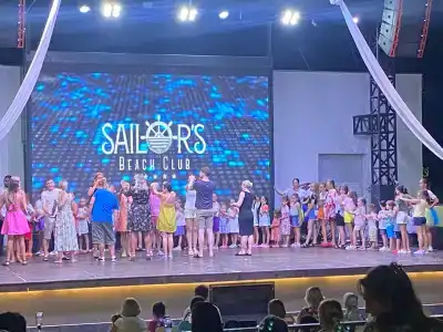 Sailor's Beach Club - 17