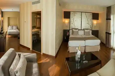 Radisson RED Madrid - 35