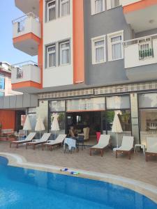 Cleopatra King Apart - 35