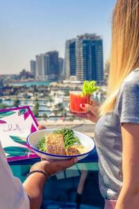 Radisson Blu, Dubai Canal View - 49