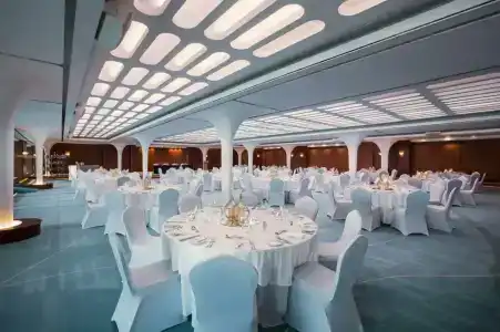 Queen Elizabeth 2 - 22