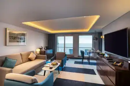 Queen Elizabeth 2 - 6