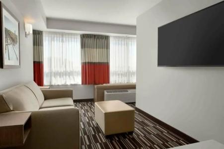 Microtel Inn & Suites by Wyndham Bonnyville - 21