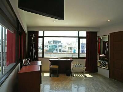Ruamchitt Plaza - 33