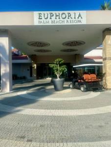 Euphoria Palm Beach Resort - 30