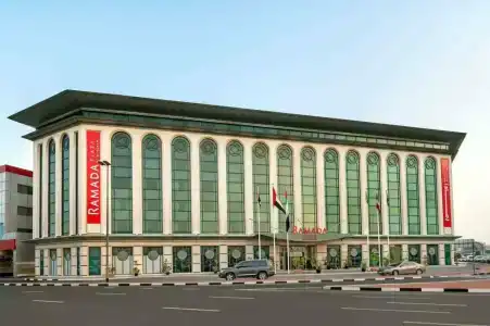Ramada Plaza by Wyndham Dubai Deira - 3