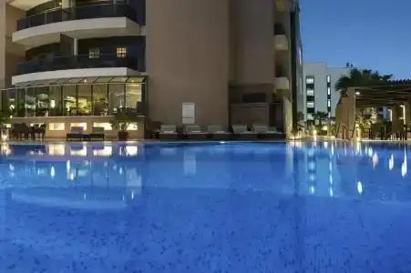 Majestic City Retreat - 9