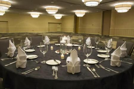 Hilton Kansas City Airport - 80