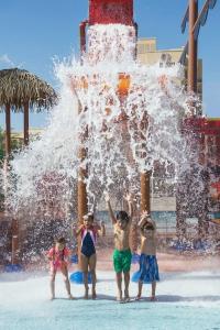 DoubleTree by Hilton Resort & Spa Marjan Island - 17