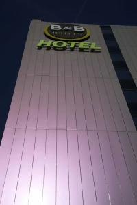 B&B Paris Porte des Lilas - 83