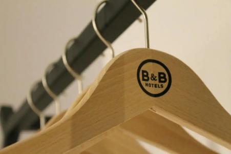 B&B Paris Porte des Lilas - 18