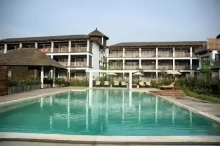 Aana Resort & Spa