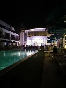 La Rosa Waves Beach - Couple & Families Only - 51