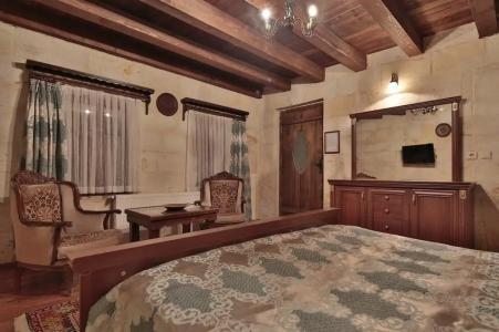 Shoestring Cave House - 73