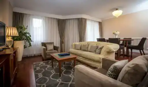 Queen's Court & Residence - 0