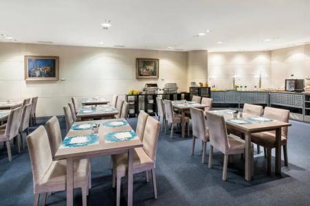 Rafaelhoteles Piramides - 85