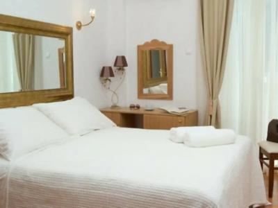 Acropolis Ami Boutique - 84