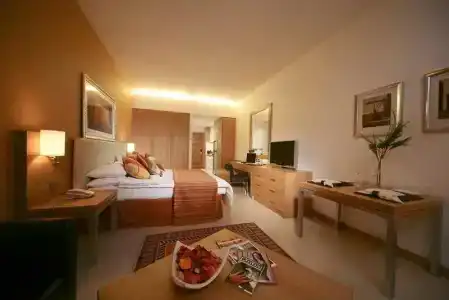 Four Points by Sheraton Downtown Dubai - 35