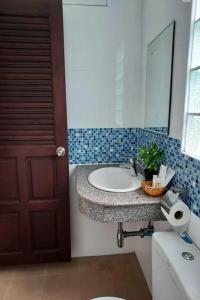 Naithon Beach Mansion - 155
