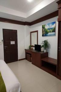 Naithon Beach Mansion - 136